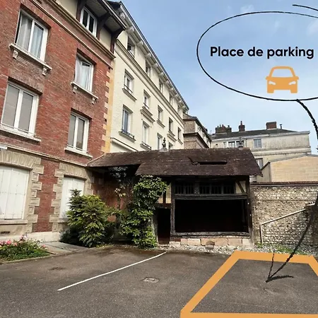 Apartment The Flaubert Flat And Car Park In The Town Centre
