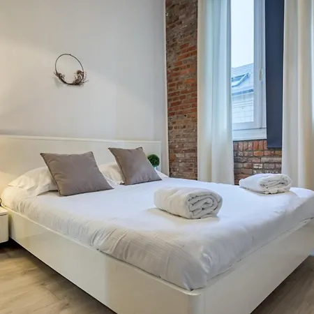 The Flaubert Flat And Car Park In The Town Centre Apartment *